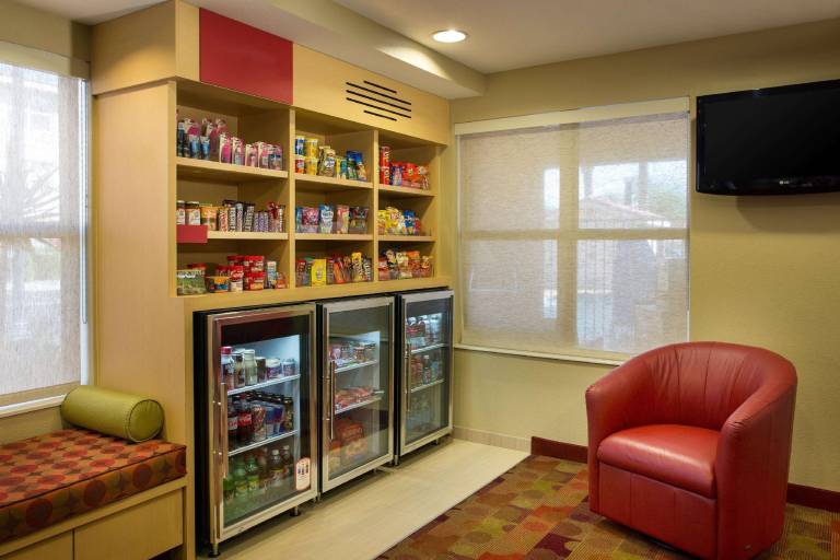 Sonesta Simply Suites Phoenix Scottsdale — photo 4