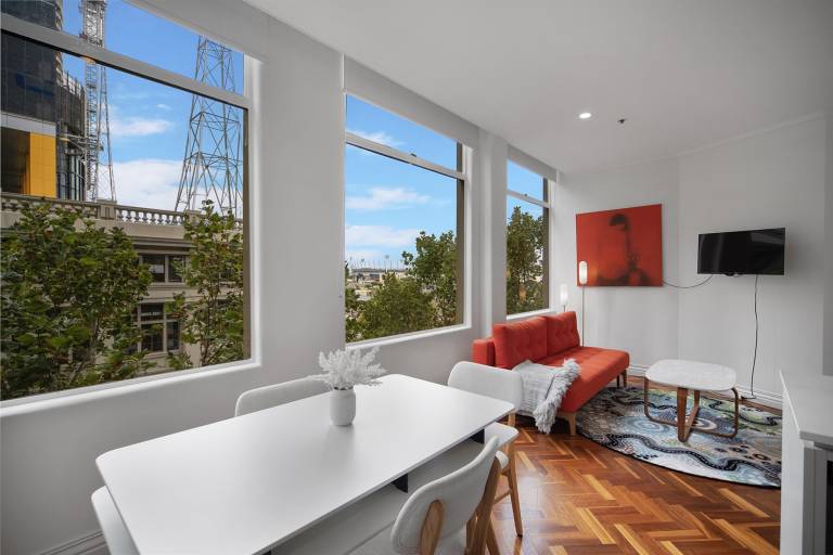 Chic 1 Bed Apartment In the Heart of Melbourne