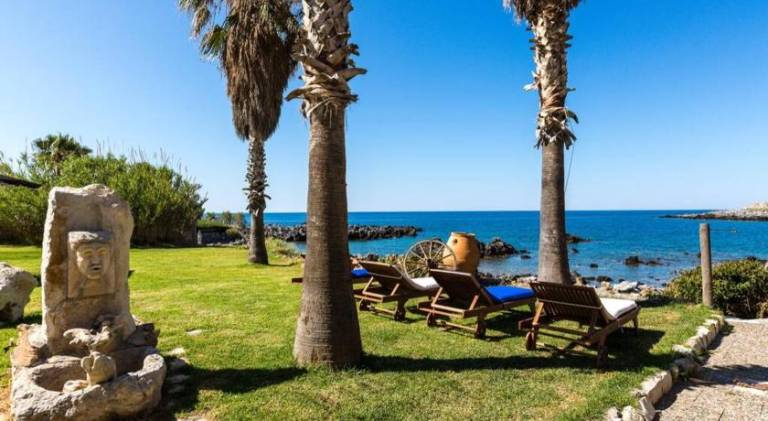 Villa Proto Helidoni - A cozy beachfront Villa in Rethymno
