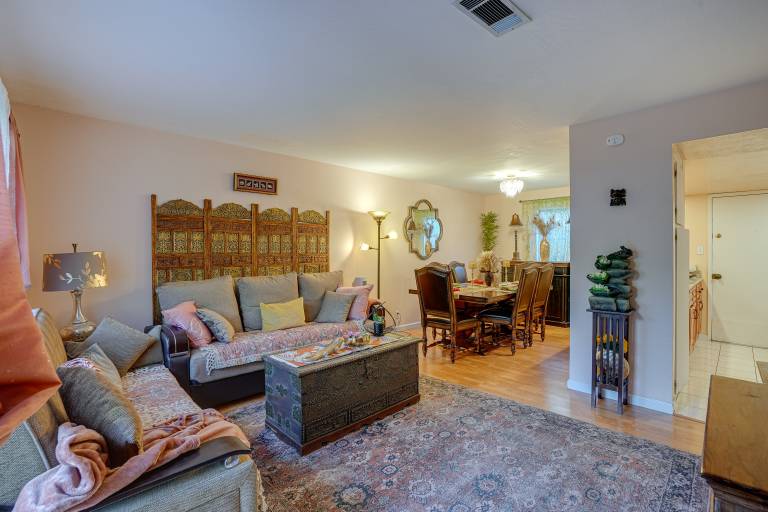 Lovely Concord Townhome Retreat w/ Community Pool! — photo 4