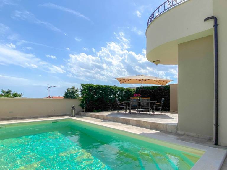House with patio & private pool — photo 2
