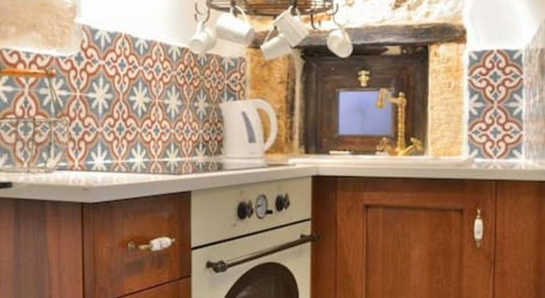 Charming stone corner house — photo 4