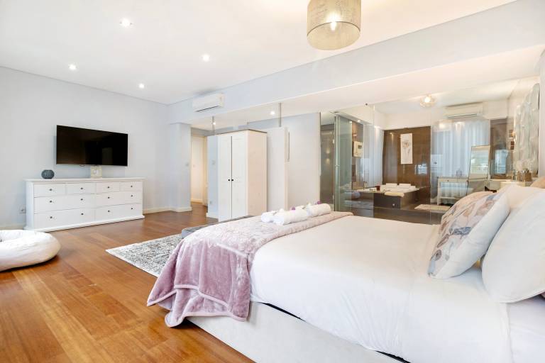 ‘Boutique Santa Catarina 2’ Apartment with Lake View, Wi-Fi and Air Conditioning in Porto
