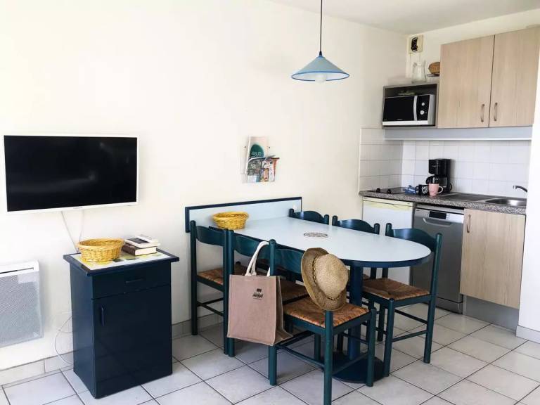 Rental apartment with patio & pool | Beach nearby | Dogs allowed — photo 4