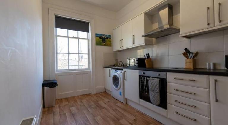 Apartment | Near British Airways i360 — photo 3