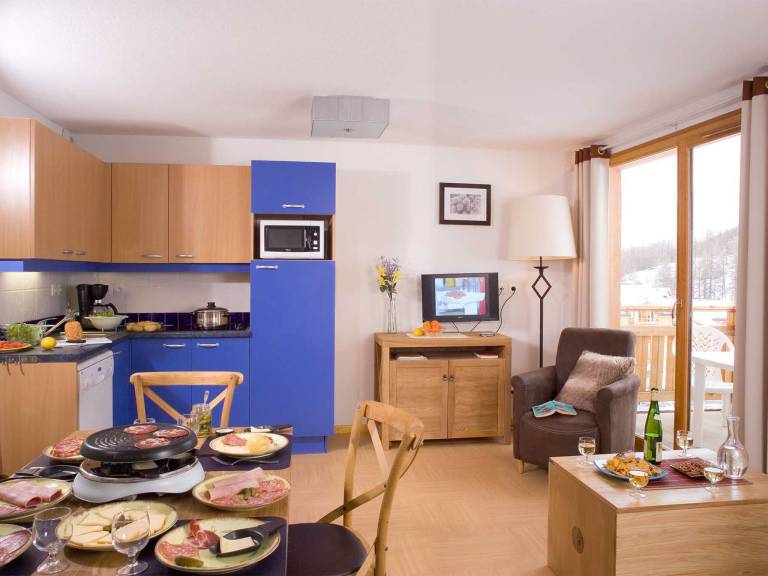 Apartment with sauna & patio — photo 4