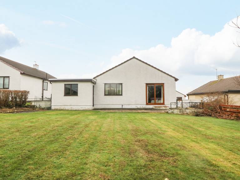 Cottage with yard in Holyhead