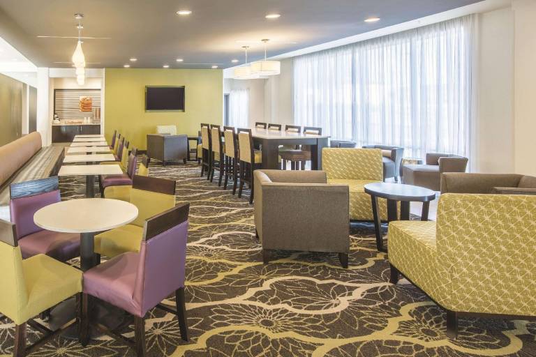 La Quinta Inn & Suites by Wyndham Hattiesburg - I-59 — photo 5