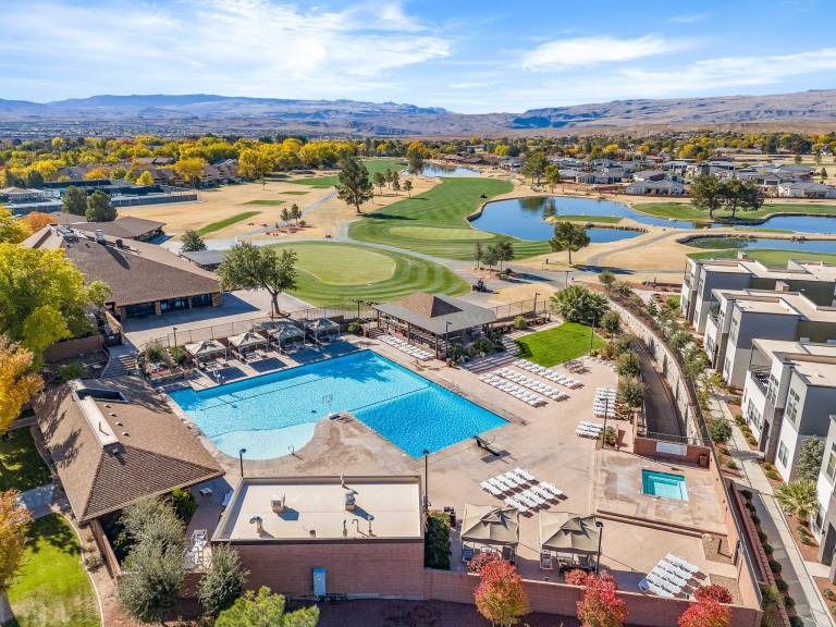 Fully equipped condo with barbeque, jacuzzi & pool | Pets are welcome — photo 2