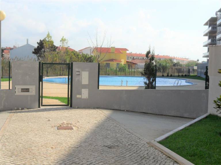 Fully equipped wonderful apartment with fast internet, garden & patio | Garden view | Close to the beach | Pets are welcome in Leiria