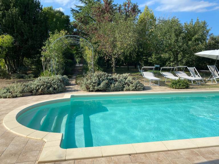 Vacation home with garden, grill & private pool | Nature view — photo 2