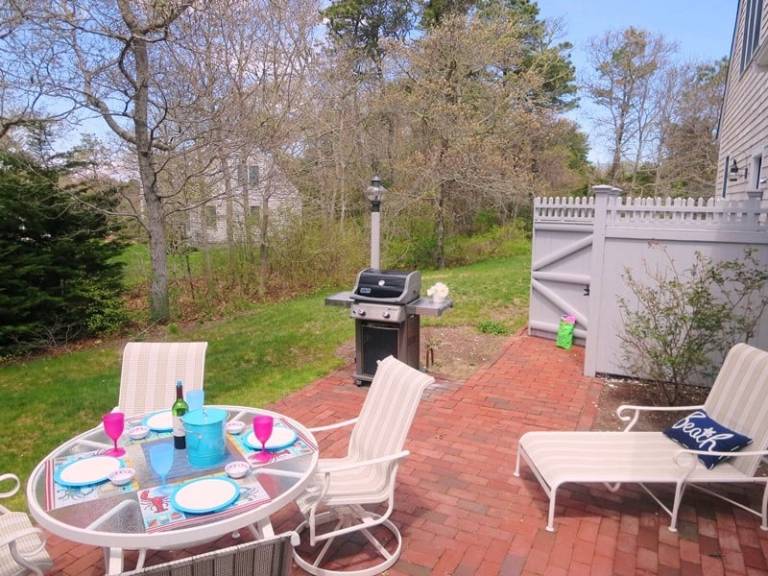 Family-oriented lovely vacation home with patio & BBQ | Suitable for remote work | Pets are welcome — photo 3