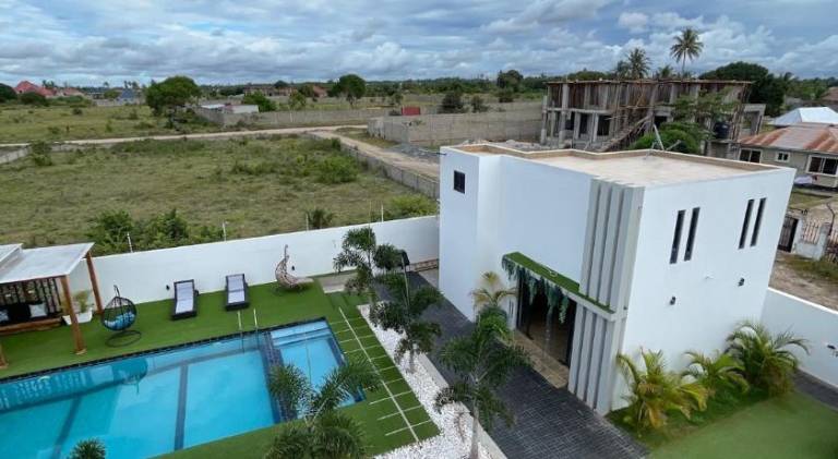 Villa with pool & jacuzzi | Pet-friendly — photo 3