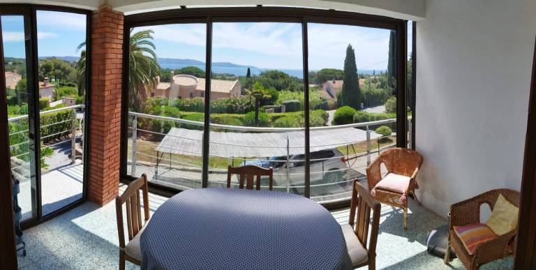 Modern cocoon with garden and beautiful sea view in Toulon