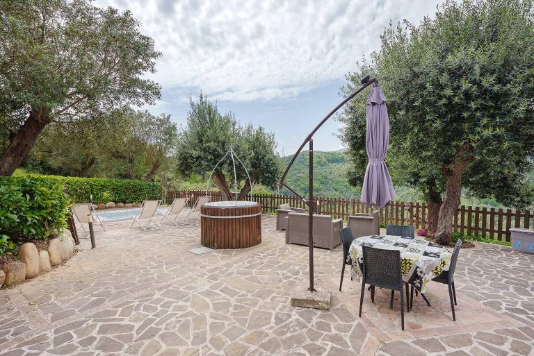 Villa 'Ginestra Con Jacuzzi' with Mountain View, Wi-Fi and Air Conditioning in Salerno