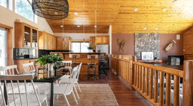 Bernard by AvantStay Luxurious Cabin in Big Bear w Hot Tub Pool Table — photo 4