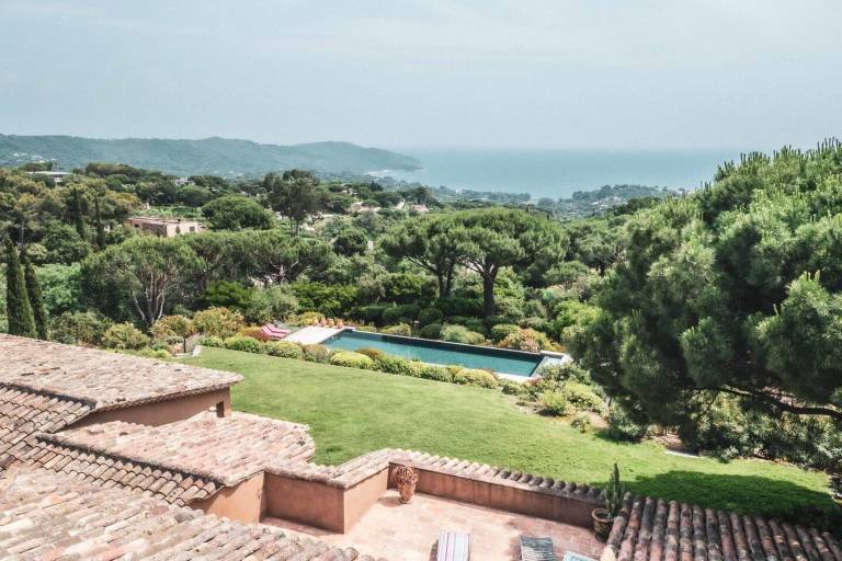 Family-oriented vacation home with barbeque, yard & private pool | Sea view | Pets allowed in Cavalaire-sur-Mer