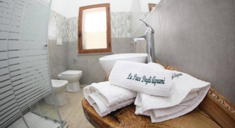 Pleasant house with grill, yard & jacuzzi | Pets allowed — photo 2