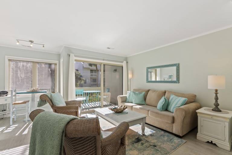 Condo with private pool — photo 2
