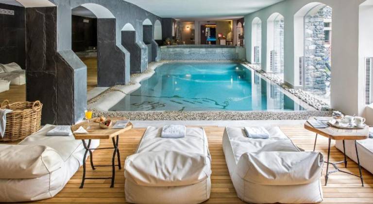 Family-friendly serviced apartment with pool, patio & hot tub | Close to the ski | Pets allowed — photo 3