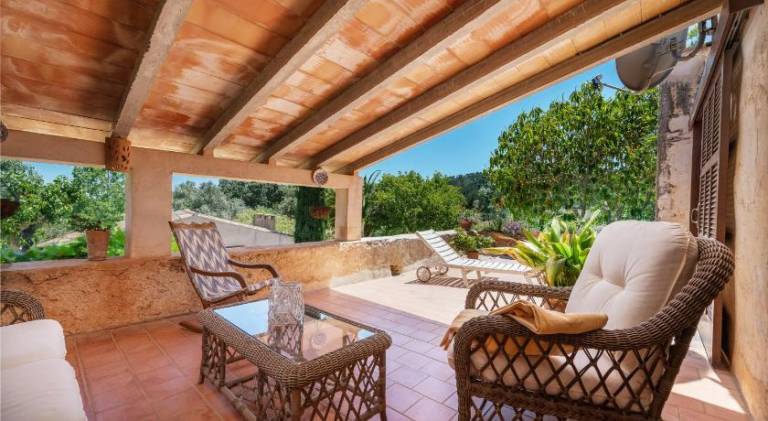 Villa with pool — photo 5