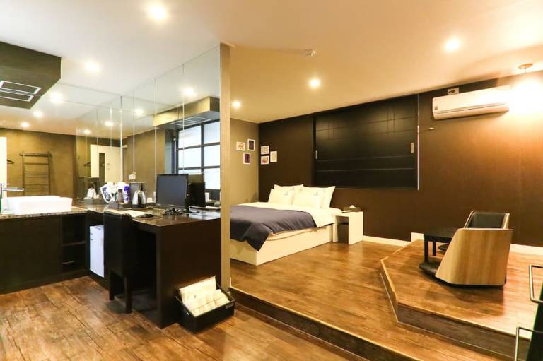 Louis Hotel
