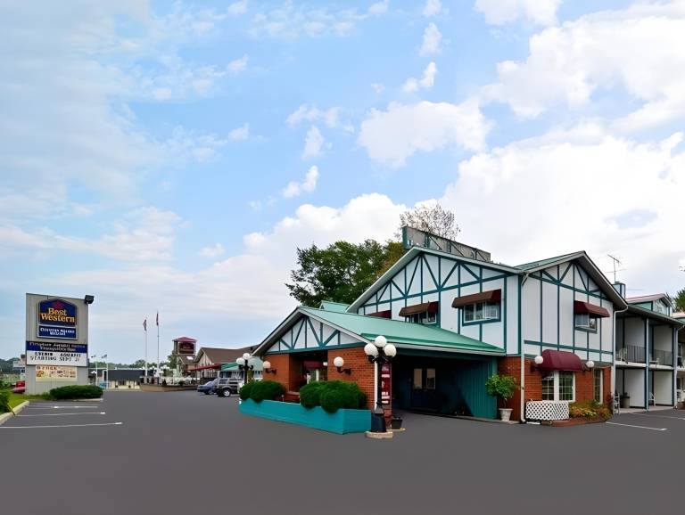 Super 8 by Wyndham Gananoque Country Squire Resort