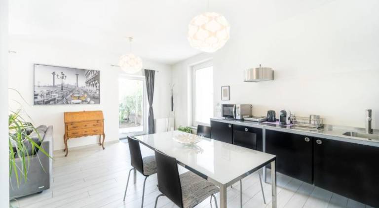 Apartment with terrace, jacuzzi & garden — photo 4