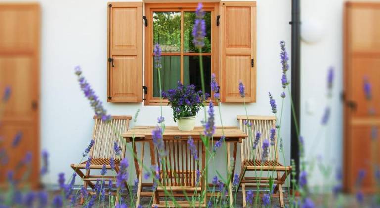 Rental apartment with garden, barbecue & patio in Appiano Sulla Strada del Vino
