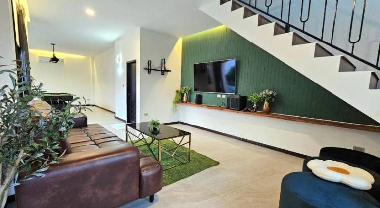 Villa with pool, garden & terrace — photo 5