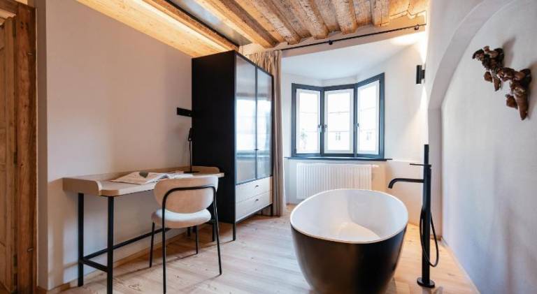 Apartment with sauna & patio — photo 4