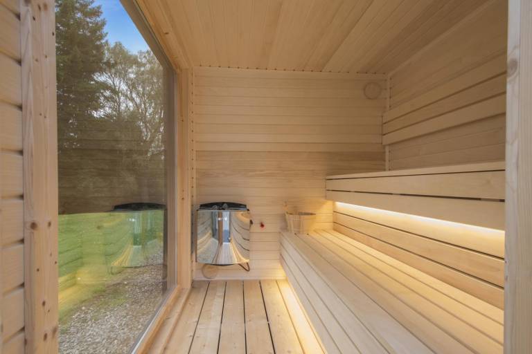 Cottage with sauna, barbecue & garden | Water view — photo 3