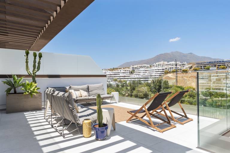 Apartment with patio, pool & garden in Estepona