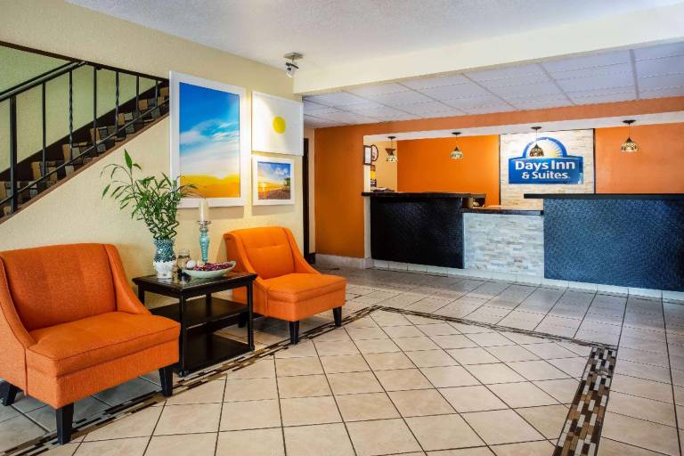 Days Inn & Suites by Wyndham Stevens Point — photo 4