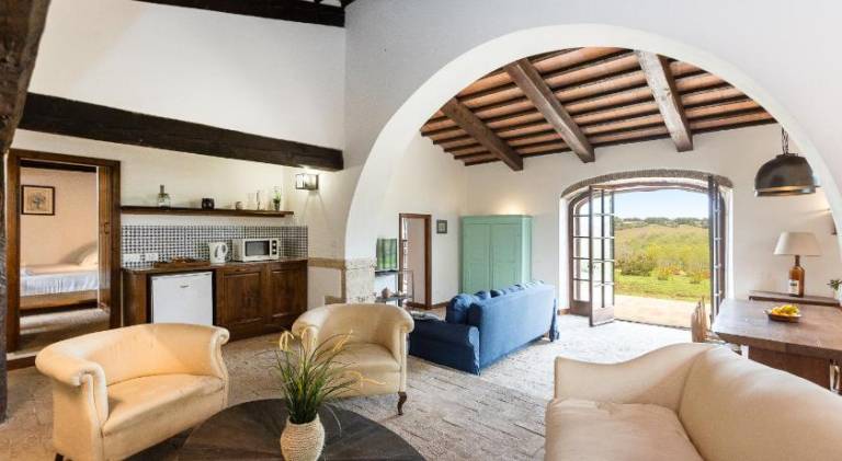 Ample villa with grill, yard & pool | Suitable for remote work | Pets allowed — photo 2