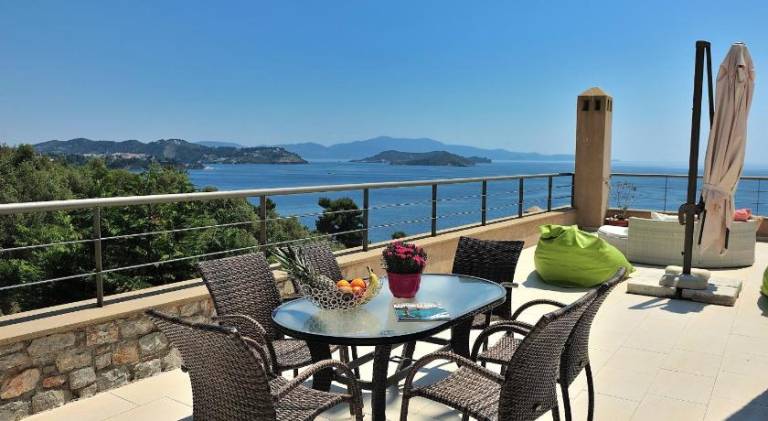 Child-friendly beautiful villa with patio, garden & pool | Next to the beach | Dogs allowed — photo 5