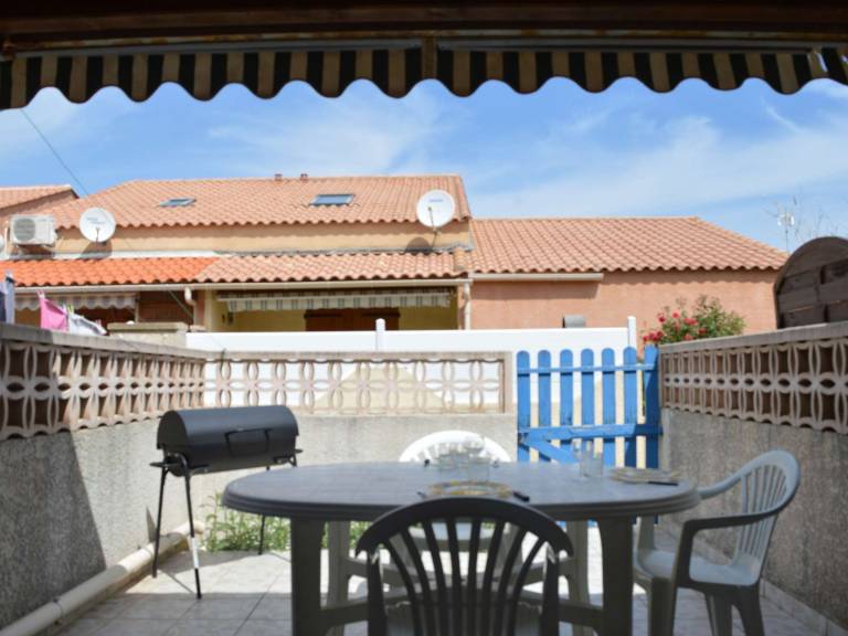 Vacation home with grill — photo 2