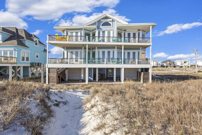 Gulf-front beach house for 17 with elevator & multiple decks! — photo 5