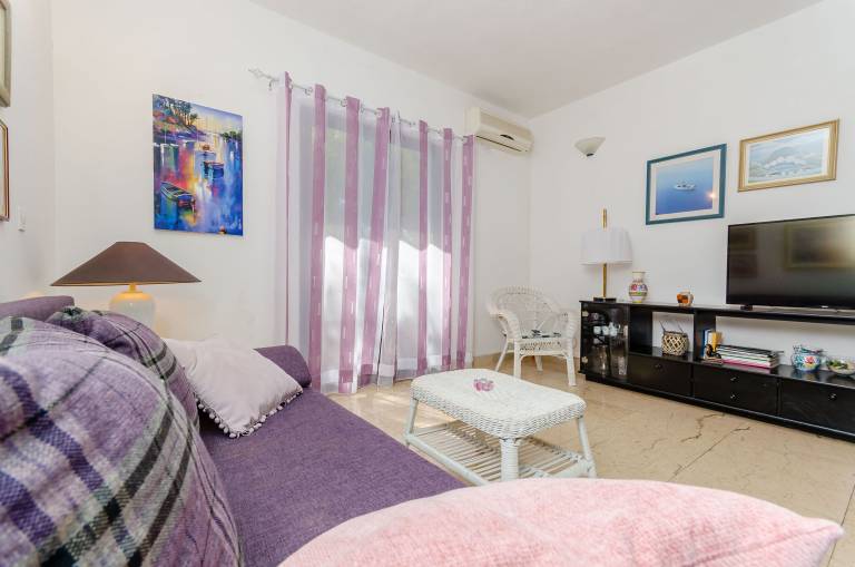Rental apartment with patio & barbeque | Sea view in Okrug