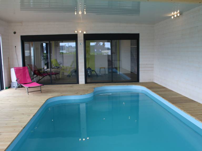 Vacation home with barbecue, garden & private pool — photo 4