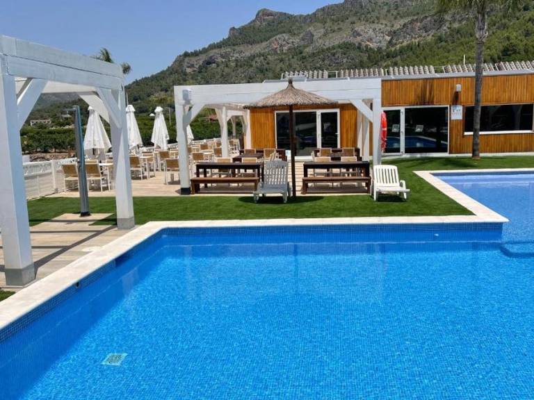 Tent with pool — photo 3