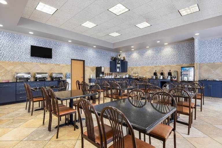 AmericInn by Wyndham Aberdeen - Event Center — photo 5