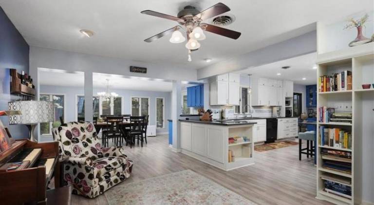 Ample villa with pool | Pets are welcome — photo 5