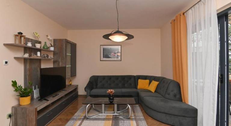 Rental apartment with 2 rooms for 6 persons — photo 2