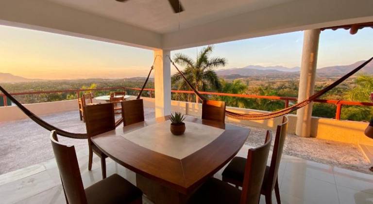 Rental apartment with garden, private pool & terrace in Zihuatanejo