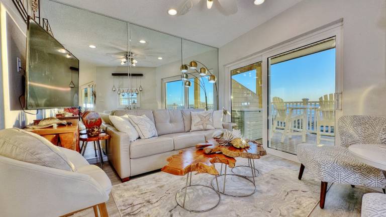 Beachfront Bliss, Breathtaking Views, Natural Beauty, & Private Entrance! — photo 4