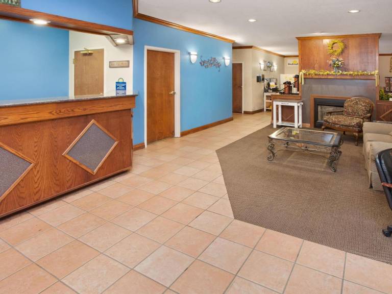 Days Inn & Suites by Wyndham Kokomo — photo 3