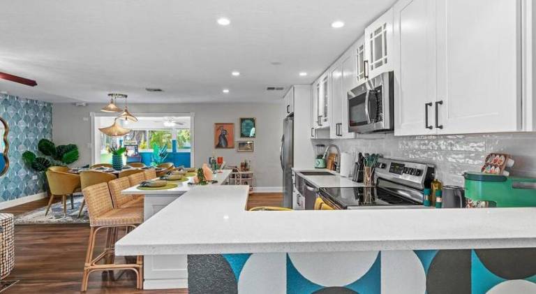 Vacation home with hot tub & pool — photo 4