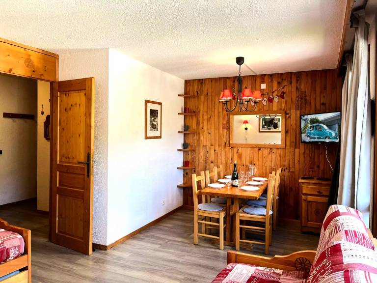 Holiday apartment with 1 room for 5 persons in Les Belleville