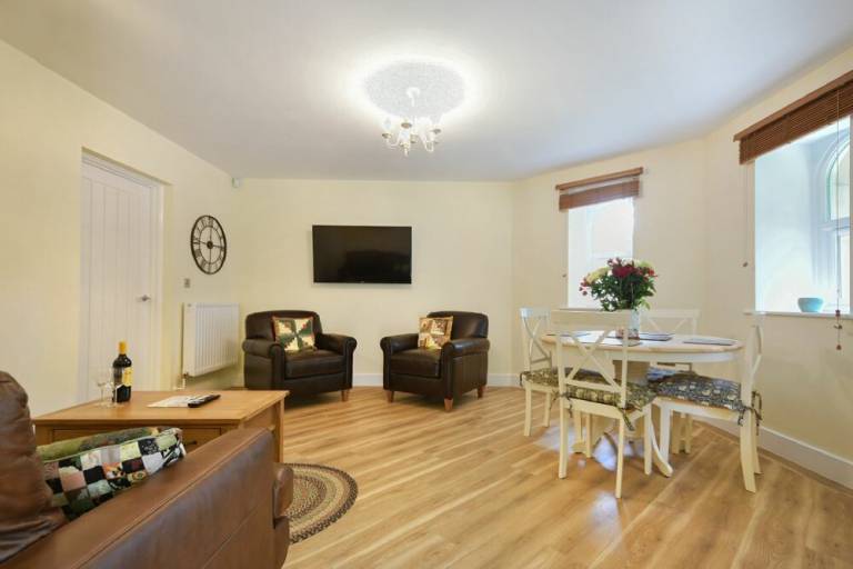 Family-oriented cottage with yard | Pets are welcome — photo 3